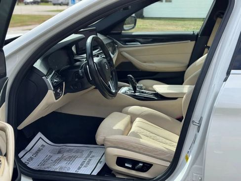 Used 2022 BMW 530i w/ Premium Package RWD image 11