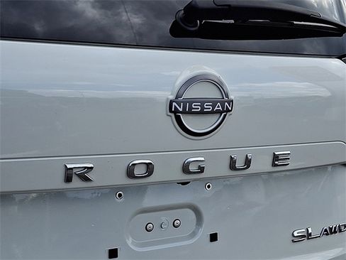 Certified 2022 Nissan Rogue SL w/ SL Premium Package image 32