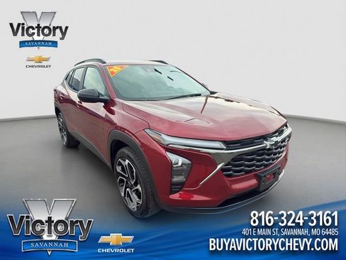 Used 2025 Chevrolet Trax RS w/ Sunroof Package FWD image 1