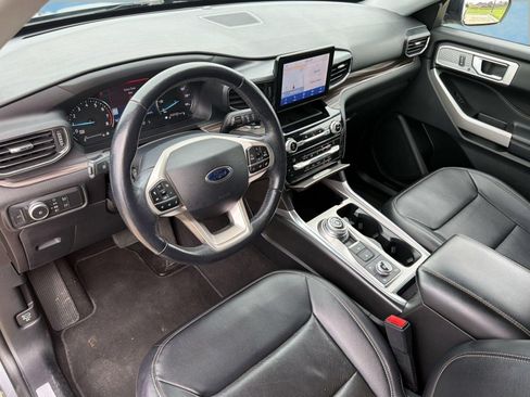 Used 2021 Ford Explorer Limited w/ Equipment Group 301A AWD/4WD image 4