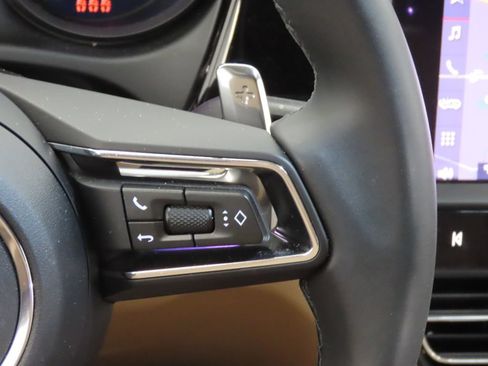 Certified 2026 Porsche Macan AWD/4WD image 22