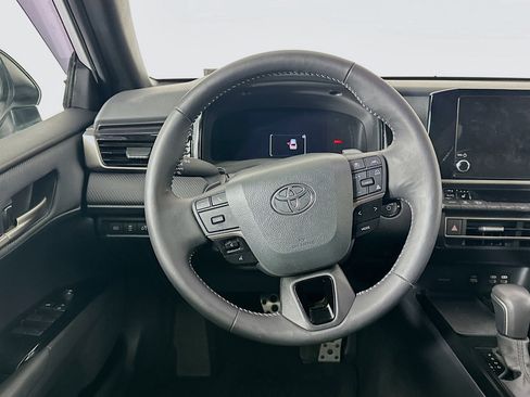 Used 2025 Toyota Camry SE w/ Convenience Package image 17