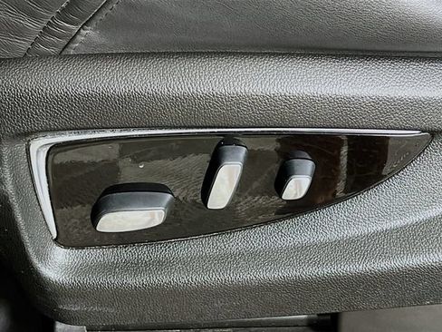 Used 2019 Cadillac Escalade Luxury AWD/4WD image 11