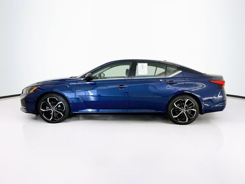 Used 2024 Nissan Altima 2.5 SR w/ SR Premium Package FWD image 4