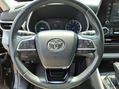 Used 2020 Toyota Highlander XLE AWD/4WD image 23