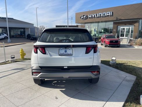 New 2026 Hyundai Tucson SE image 4