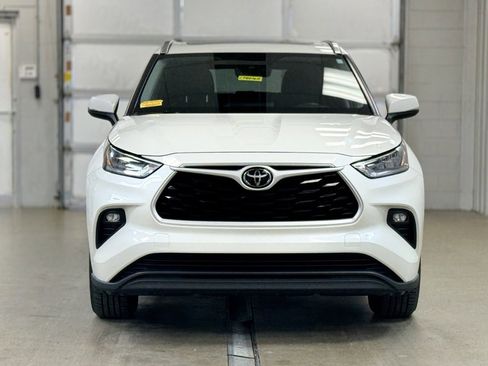 Used 2020 Toyota Highlander XLE image 2