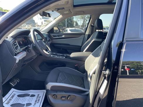Used 2024 Volkswagen Atlas Peak Edition SEL AWD/4WD image 18