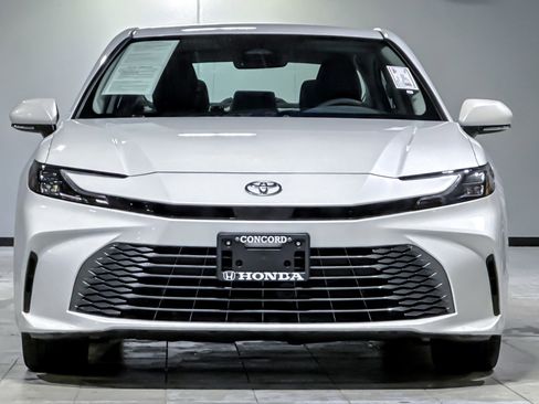 Used 2025 Toyota Camry XLE image 5