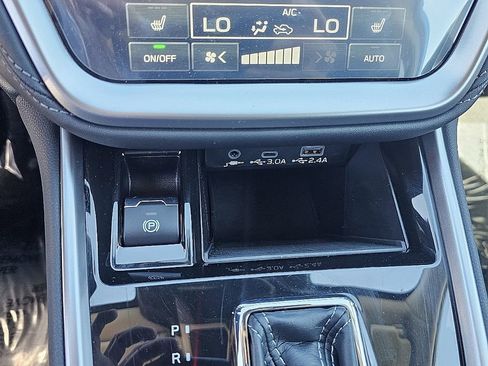 Certified 2025 Subaru Outback Premium image 30