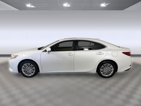 Used 2013 Lexus ES 350 w/ Luxury Pkg FWD image 2