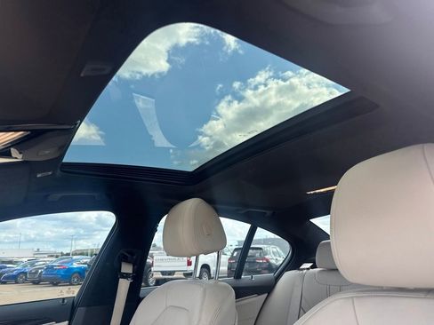Used 2018 BMW 530i RWD image 29