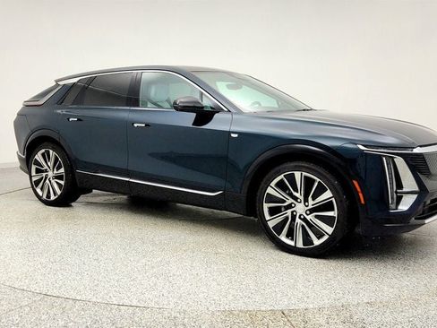 Used 2024 Cadillac Lyriq Luxury image 3