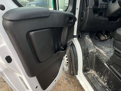 Used 2025 RAM ProMaster 2500 w/ Premium Convenience Group image 14