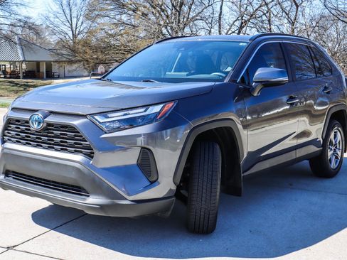 Used 2024 Toyota RAV4 XLE w/ Convenience Package image 3