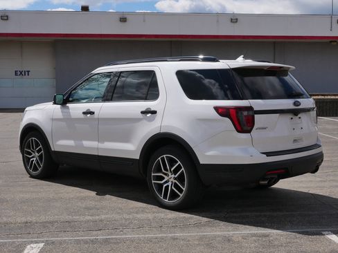 Used 2018 Ford Explorer Sport w/ Equipment Group 401A AWD/4WD image 3