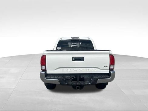 Used 2017 Toyota Tacoma TRD Off-Road w/ Tow Package (A/T) image 4