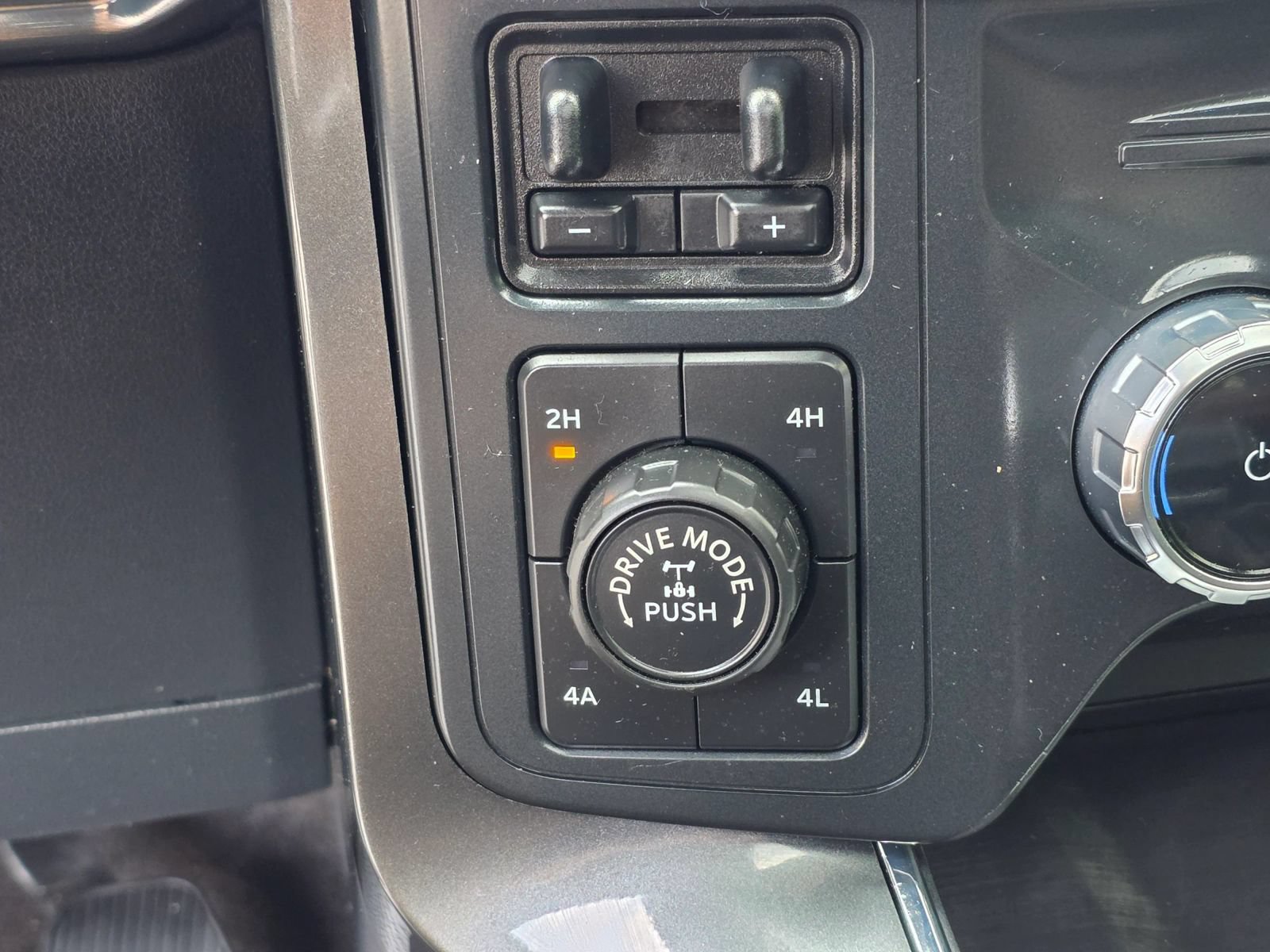 Used 2022 Ford F150 Lariat w/ Equipment Group 502A High AWD/4WD image 19
