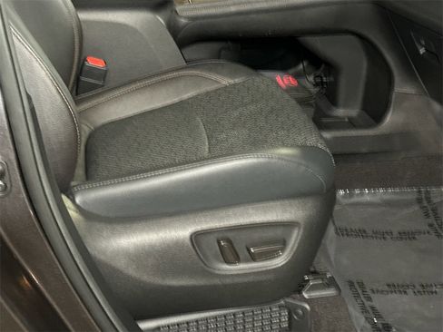 Used 2025 Toyota Sienna Platinum image 13