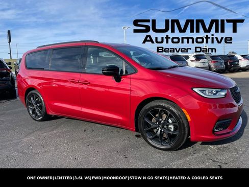 Used 2025 Chrysler Pacifica Limited image 1