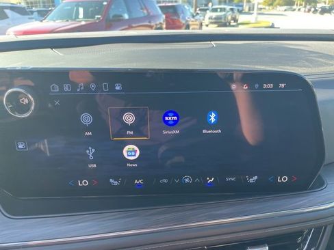 Used 2025 Chevrolet Suburban Z71 w/ Comfort Package image 28