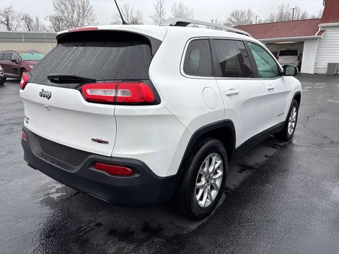 Used 2018 Jeep Cherokee Latitude image 2