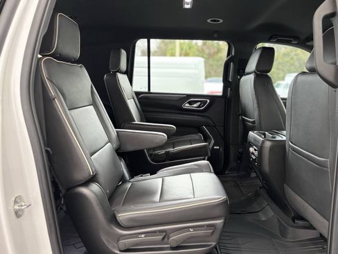 Used 2022 GMC Yukon XL SLT w/ SLT Luxury Package RWD image 30