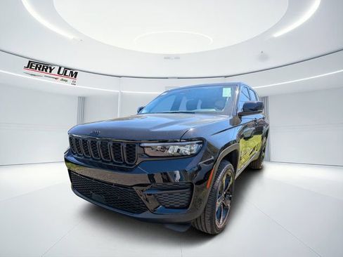 New 2025 Jeep Grand Cherokee Altitude RWD image 6