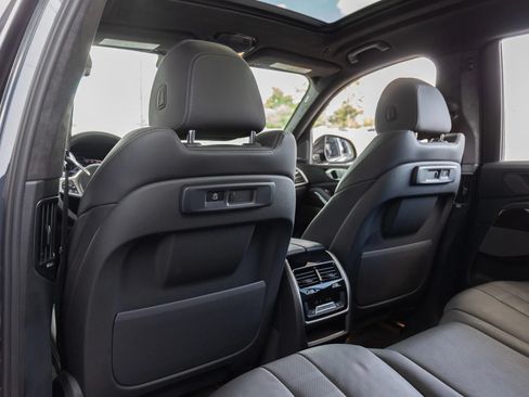 Used 2021 BMW X7 xDrive40i w/ M Sport Package AWD/4WD image 33