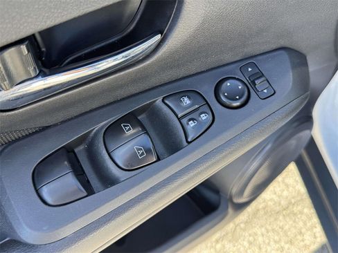 Used 2021 Nissan Kicks SV image 17