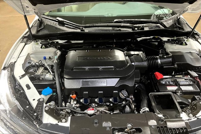 Used 2017 Honda Accord Touring image 29