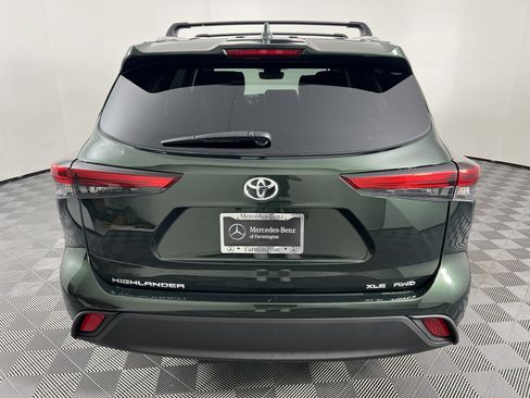 Used 2023 Toyota Highlander XLE AWD/4WD image 11