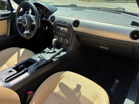 Used 2012 MAZDA MX-5 Miata Grand Touring w/ Appearance Pkg RWD image 15