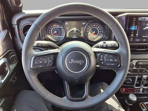 Used 2025 Jeep Wrangler Unlimited Rubicon AWD/4WD image 15