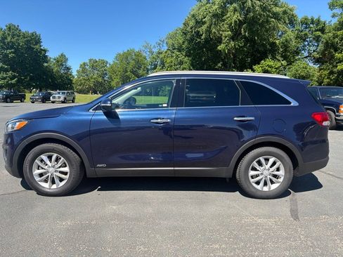 Used 2016 Kia Sorento AWD w/ LX Convenience Package image 4