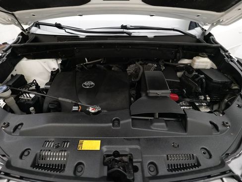 Used 2018 Toyota Highlander Limited Platinum image 3
