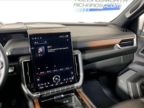 Used 2025 GMC Yukon XL Denali image 5