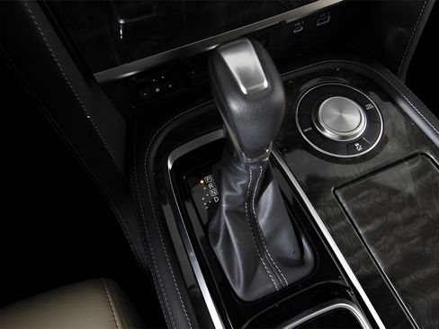 Used 2024 Nissan Armada Platinum w/ Cargo Package image 32