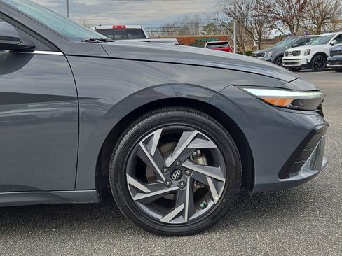 Used 2025 Hyundai Elantra SEL image 11