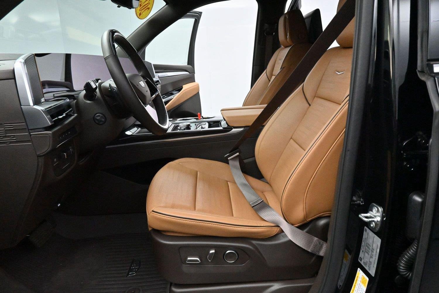 Certified 2025 Cadillac Escalade Premium Luxury AWD/4WD image 15