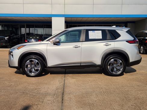 Used 2024 Nissan Rogue SV FWD image 5