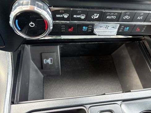 Used 2023 Ford F150 Lariat w/ Trailer Tow Package image 29