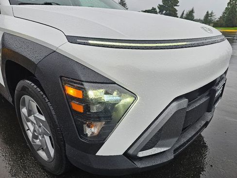 Used 2024 Hyundai Kona SE image 7