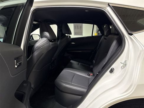 Used 2024 Toyota Venza XLE image 22