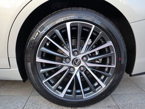 Used 2025 Lexus ES 300h w/ Premium Package image 5