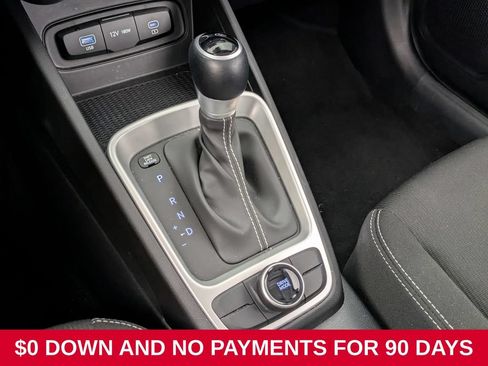 Used 2025 Hyundai Venue SEL FWD image 18