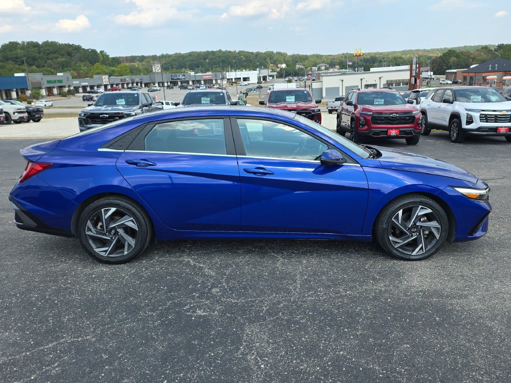 Used 2024 Hyundai Elantra Limited FWD image 9