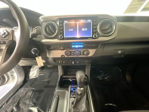 Used 2022 Toyota Tacoma SR5 w/ Technology Package RWD image 25