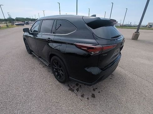 Certified 2024 Toyota Highlander XLE FWD image 9