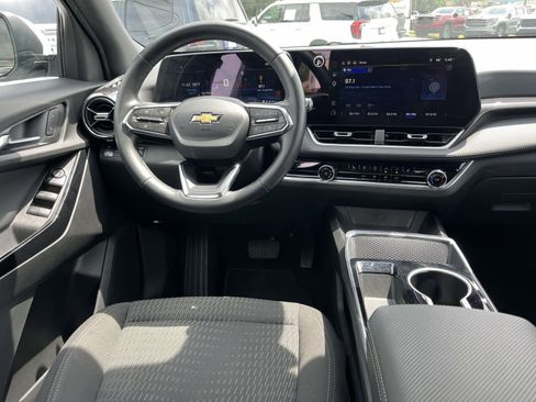 Used 2025 Chevrolet Equinox LT AWD/4WD image 11